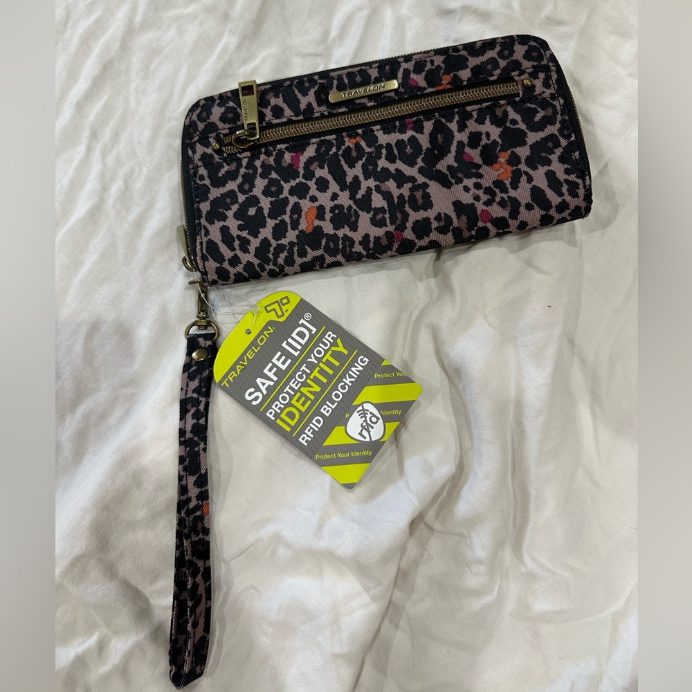 Travelon wallet (NWT)